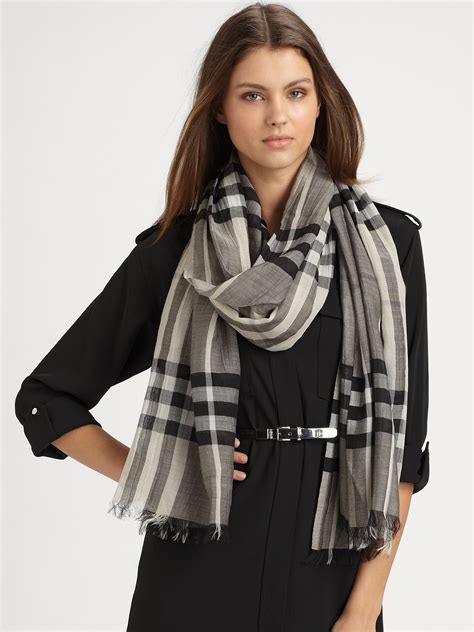 burberry scarf for women.